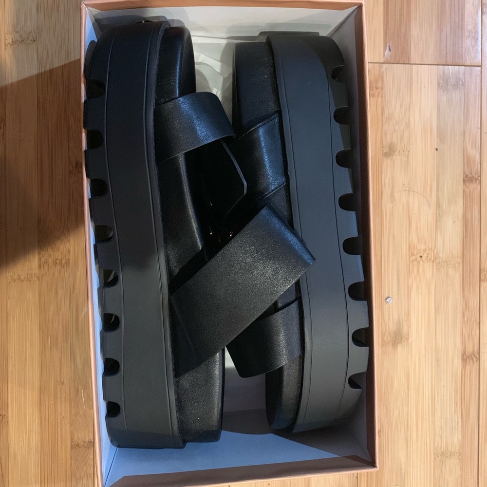 Women’s Sandals sz 8